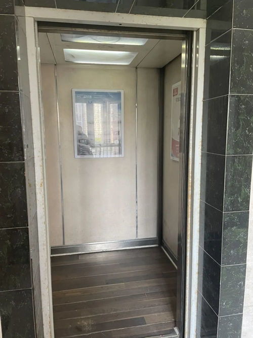 二十年老電梯成‘定時(shí)炸彈’，資金充裕為何換新難？